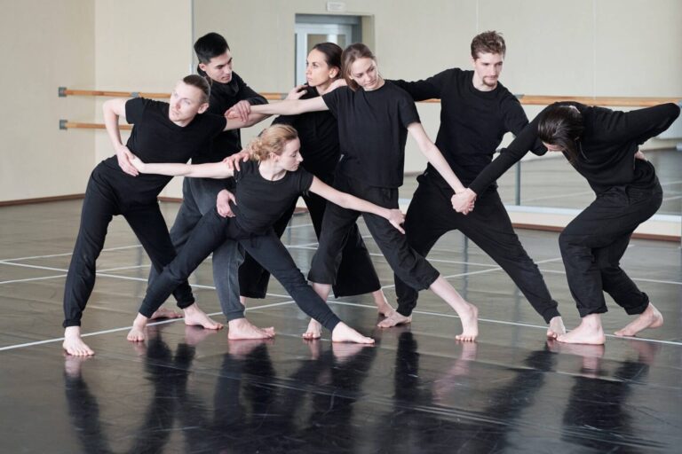 professional-contemporary-dancers-rehearsal.jpg